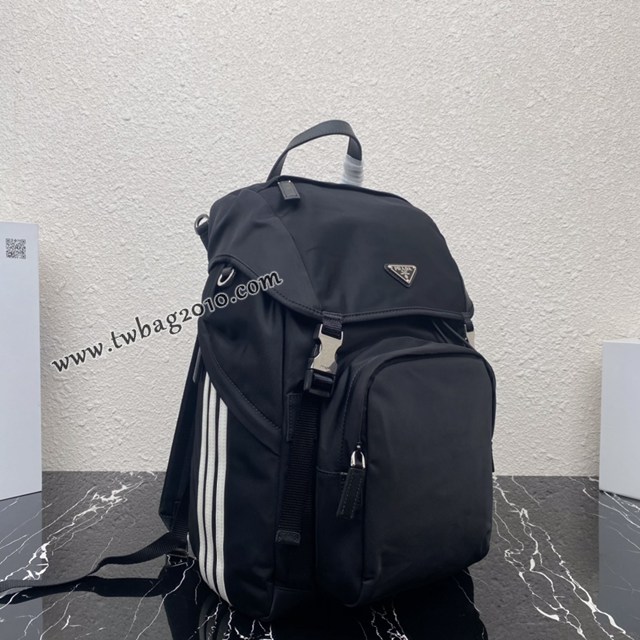 Prada專櫃新款升級版男士背包 2VZ135 普拉達黑色尼龍布雙肩背包 csp1638